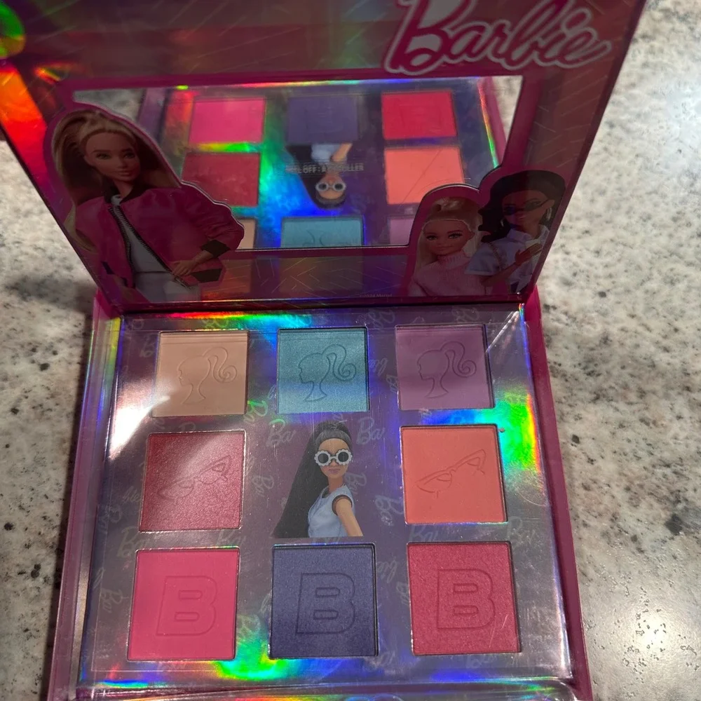 Barbie Shadow Palette with Mirror‎ 8 Shades Makeup Kit for Kids New